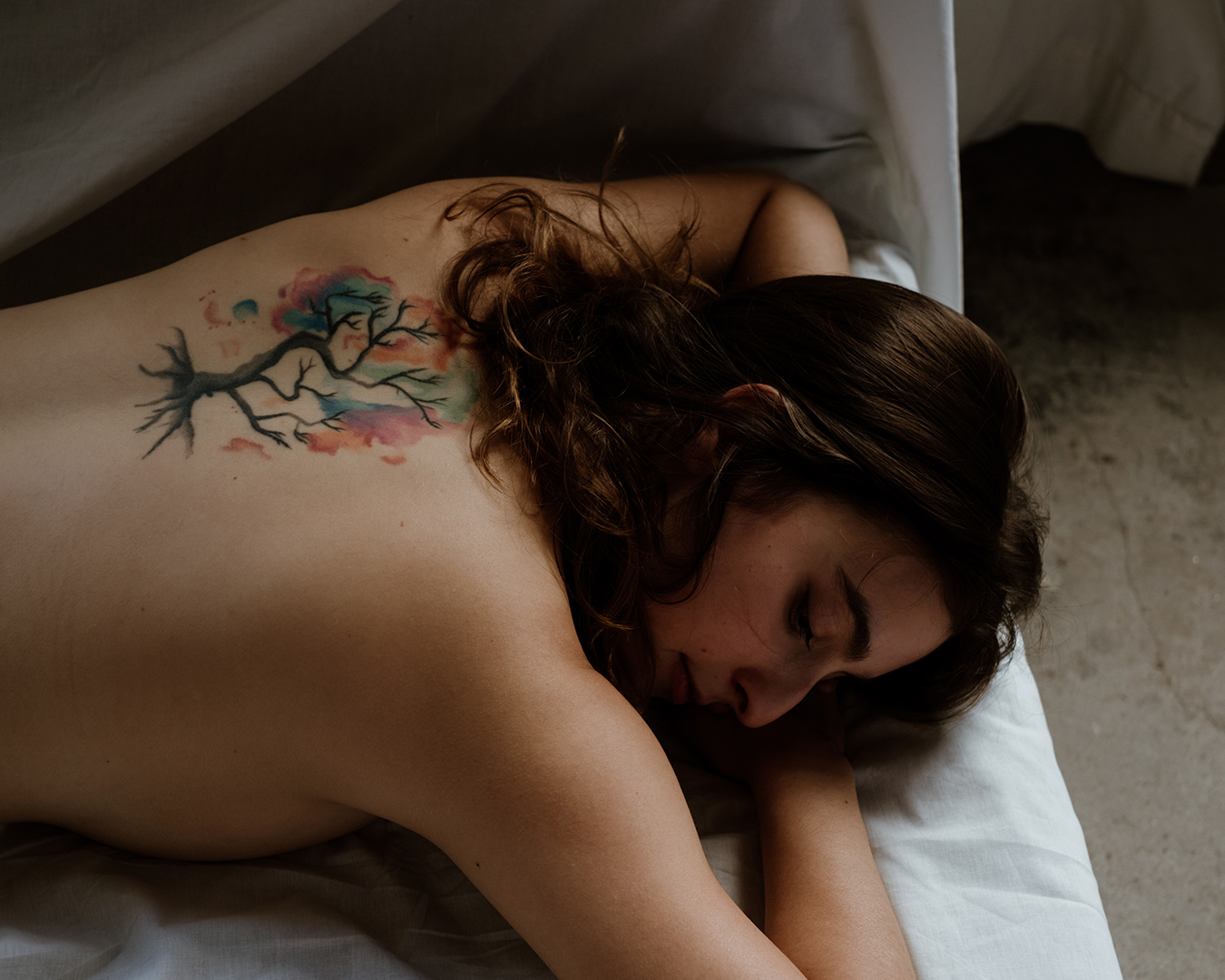 Berlin Boudoir Emma sensual tattoo